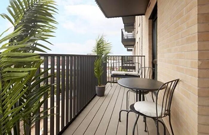 2 Bedroom Flat For Sale In Nestles Avenue, Hayes, UB3