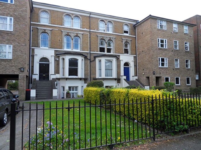 2 Bedroom Flat To Rent In The Avenue, Surbiton, KT5