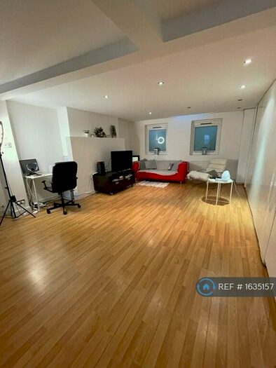 Studio To Rent In Bisham Gardens, London, N6