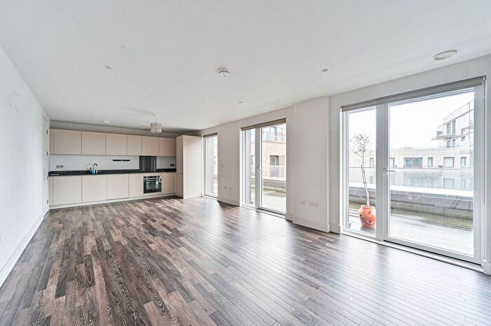 3 Bedroom Flat To Rent In Moulding Lane, Deptford, London, SE14