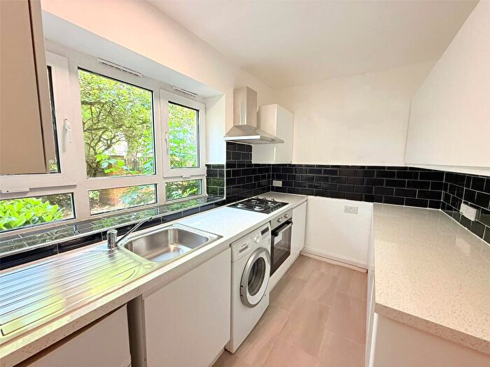 3 Bedroom Flat For Sale In Ryland Street, Birmingham, West Midlands, B16 - Photo 2