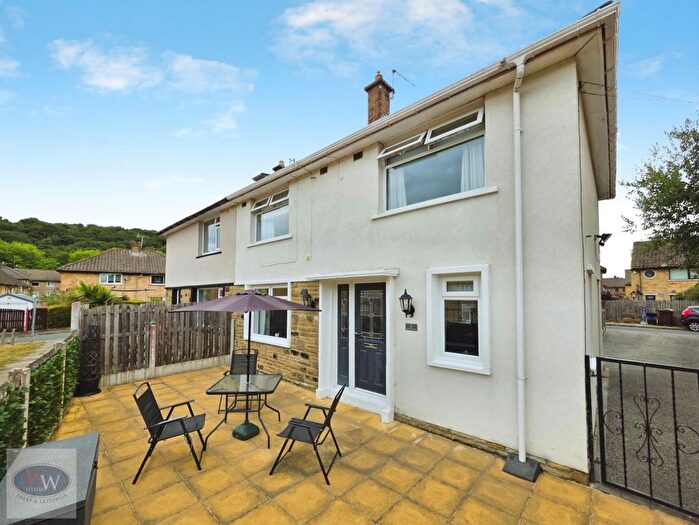 3 Bedroom Semi-detached House For Sale In Rydal Avenue, Baildon, BD17