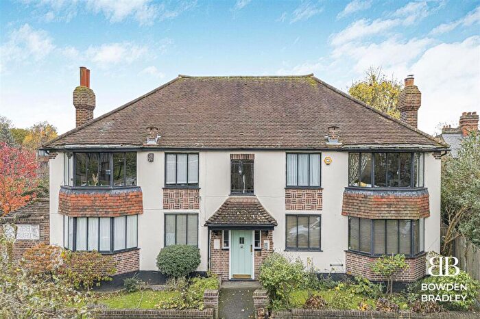 2 Bedroom Apartment For Sale In Forest Court, London, E11