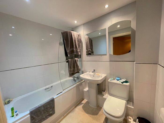 2 Bedroom Flat To Rent In Woodins Way, Oxford, OX1