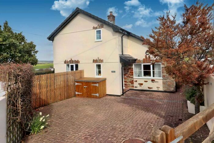 4 Bedroom Detached House For Sale In Tredinnick, Liskeard, PL14