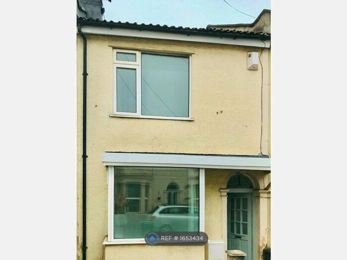 2 Bedroom End Of Terrace House To Rent In Lawrence Avenue, Bristol, BS5