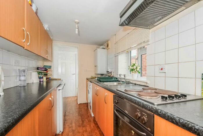 4 Bedroom Terraced House To Rent In Off Cowley Road, Hmo Ready Sharers, OX4