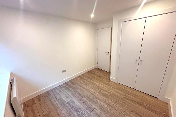 1 Bedroom Flat To Rent In Woking, Surrey, GU21