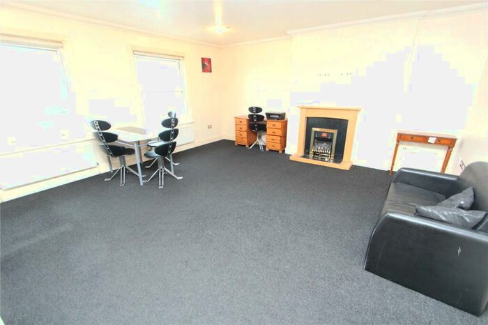 2 Bedroom Flat To Rent In High Street, Gravesend, Kent, DA11