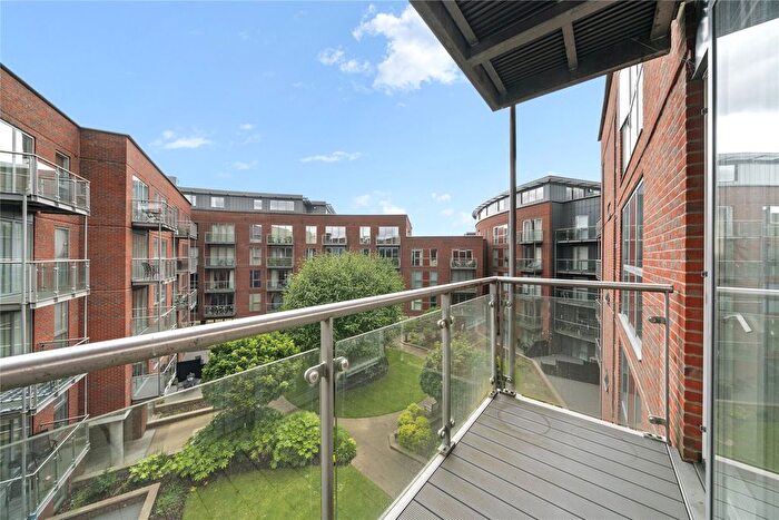 2 Bedroom Flat To Rent In The Heart, Walton-On-Thames, Surrey, KT12