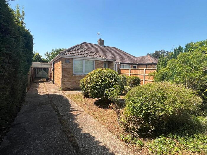 2 Bedroom Semi-Detached Bungalow For Sale In High Drive, Berg Estate, Basingstoke, RG22