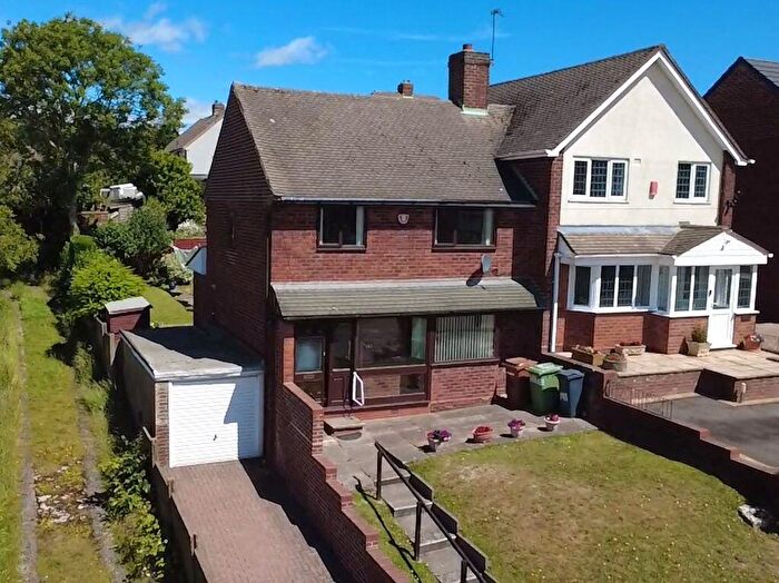 3 Bedroom Semi-Detached House For Sale In Wimperis Way, Great Barr, Birmingham, B43