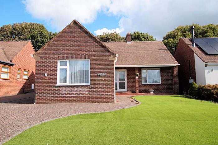 3 Bedroom Detached Bungalow For Sale In The Thicket, Downend, PO16