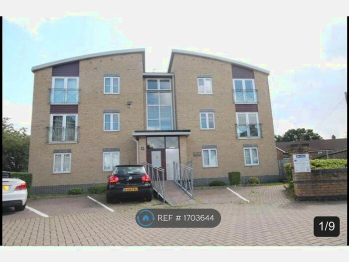 2 Bedroom Flat To Rent In Romside Place, Romford, RM7