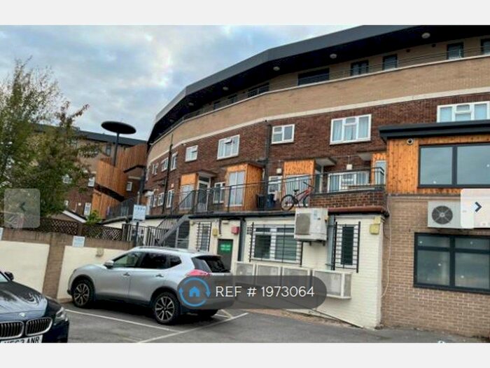 1 Bedroom Flat To Rent In Willow Court, Slough, SL3