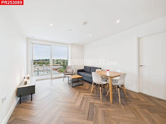 2 Bedroom Flat To Rent In Henshaw Parade, Sheaveshill Avenue, – Bedrooms Flat, NW9