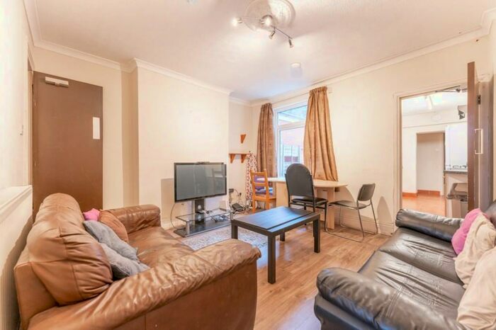 5 Bedroom House To Rent In Heeley Road, Selly Oak - Student Property, B29