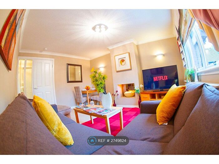 2 Bedroom Flat To Rent In Cyril Street, Paisley, PA1