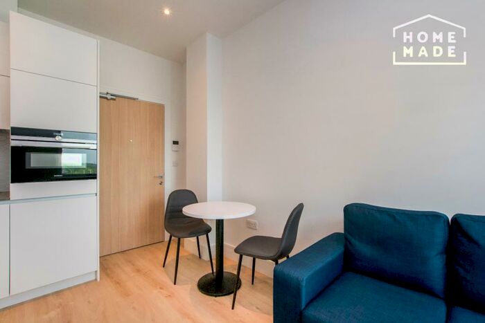 1 Bedroom Apartment To Rent In Becketts House, Ilford, IG1