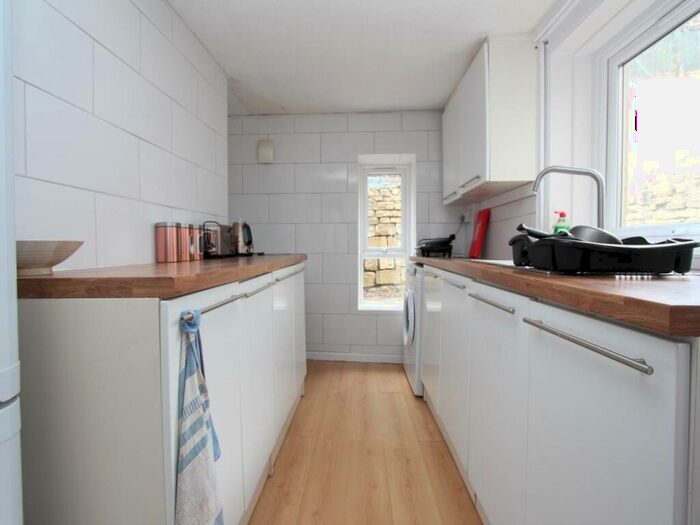 3 Bedroom House To Rent In Queen Street, Barry, Vale Of Glamorgan, CF62