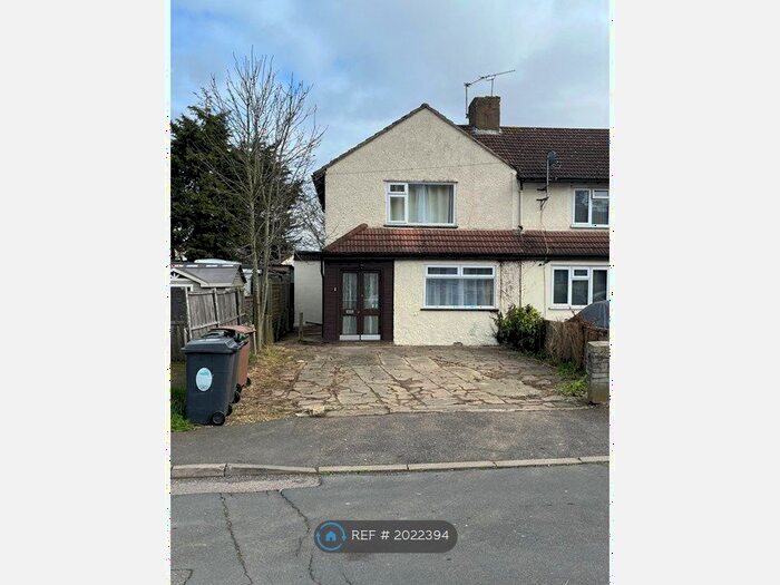 3 Bedroom End Of Terrace House To Rent In Mead Crescent, Chingford, E4