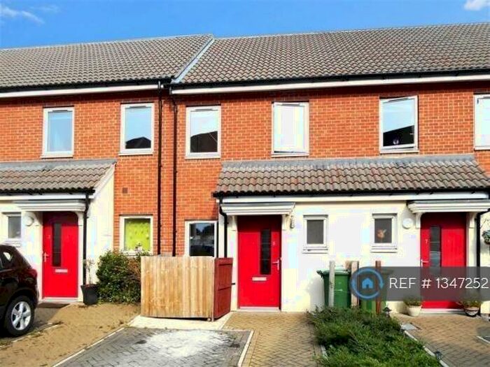 2 Bedroom Terraced House To Rent In Nightingale Grove, Basildon, SS14