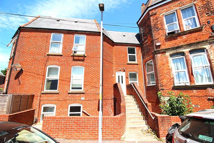2 Bedroom Flat To Rent In London Road, North End, Portsmouth, Hants, PO2