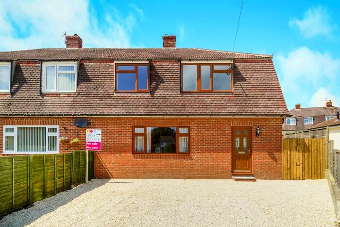 4 Bedroom House To Rent In Longleat Close, Frome, BA11