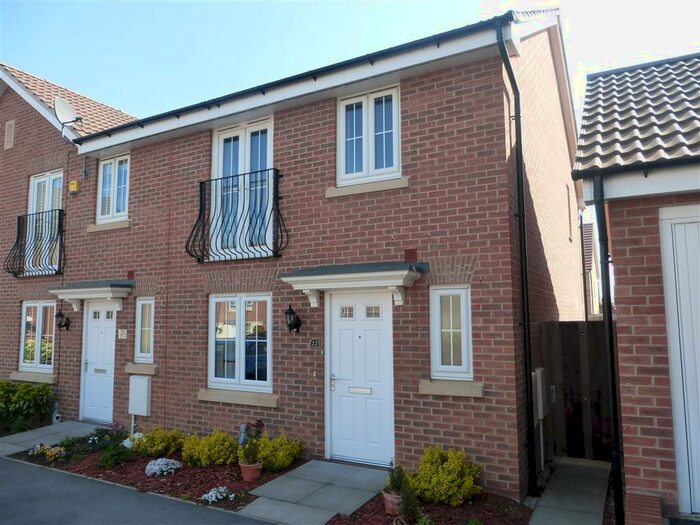 3 Bedroom Semi-Detached House To Rent In Canterbury Close, Retford, DN22