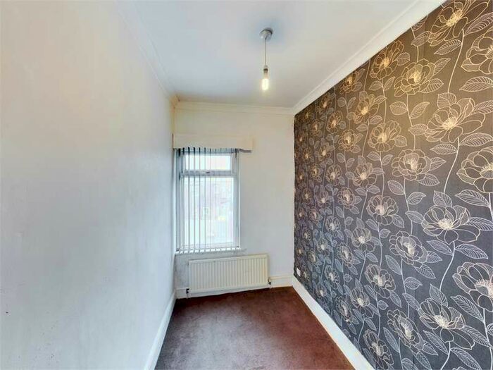 3 Bedroom End Of Terrace House For Sale In Cross Street, Wombwell, Barnsley, South Yorkshire, S73