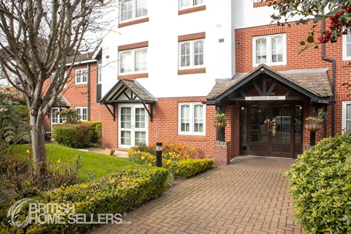 2 Bedroom Flat For Sale In Avenue Road, London, N14