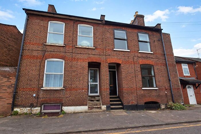 2 Bedroom Flat To Rent In St. Saviours Crescent, Luton, LU1