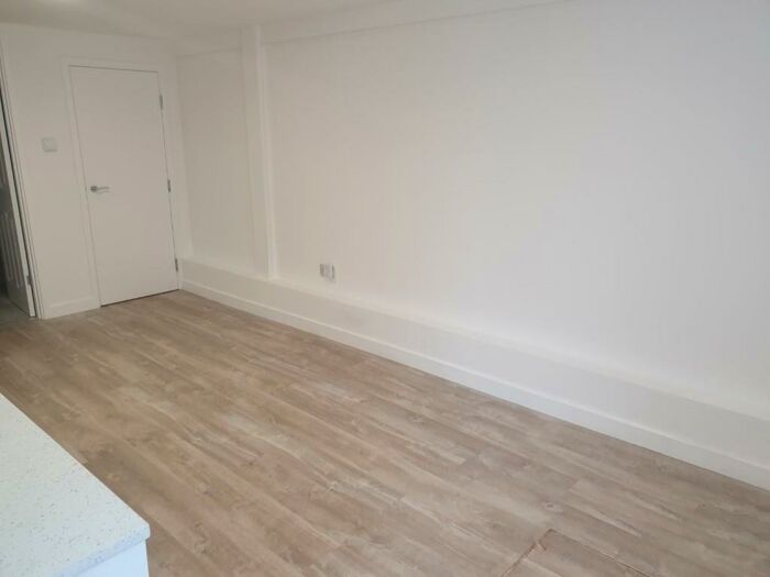 Flat To Rent In Finchley Road, Temple Fortune, NW11