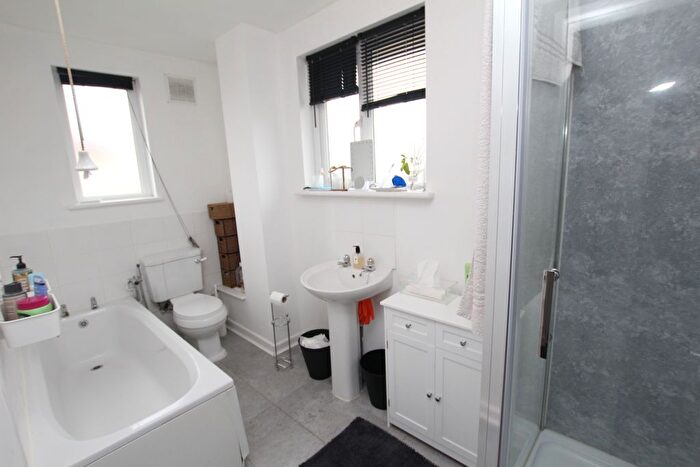 3 Bedroom Semi-Detached House To Rent In Mayfield Park South, Bristol, BS16