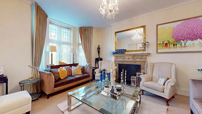 3 Bedroom Flat To Rent In Bickenhall Mansions, London, W1U