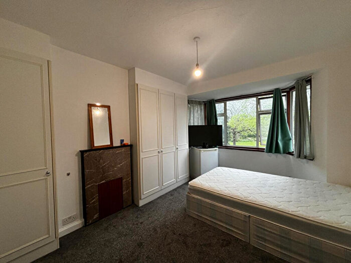 1 Bedroom Semi Detached House To Rent In Cleveland Gardens, London, NW2