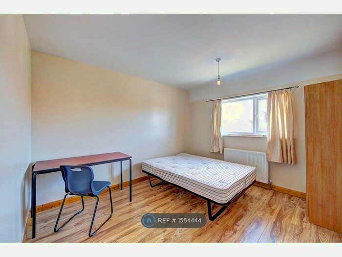 6 Bedroom Terraced House To Rent In Addison Gardens, Kingston, KT5