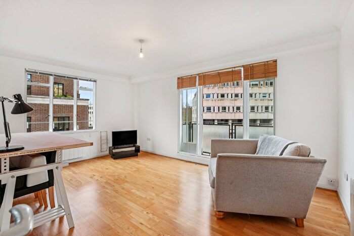 1 Bedroom Flat For Sale In Buckingham Gate, Westminster, SW1E