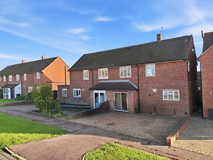 3 Bedroom Semi-Detached House For Sale In Thaxted Way, Waltham Abbey, EN9