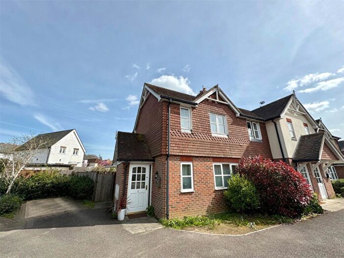 2 Bedroom End Of Terrace House To Rent In Limes Close, Liss, Hampshire, GU33