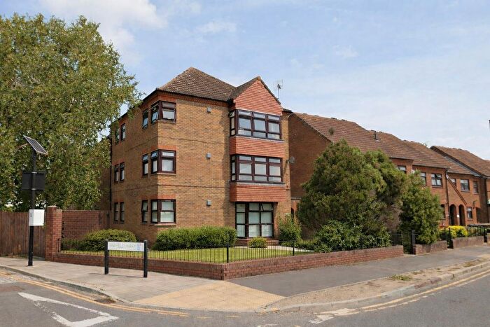 2 Bedroom Flat To Rent In Montem Lane, Slough, SL1