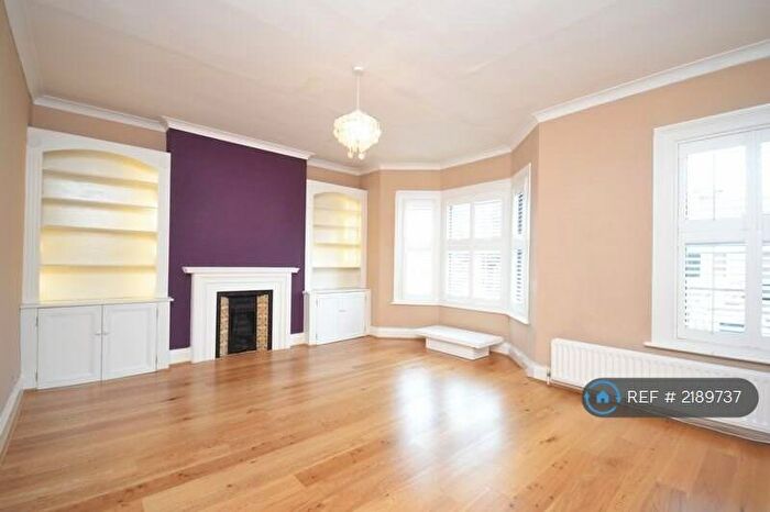 2 Bedroom Flat To Rent In Cavendish Road, London, SW12