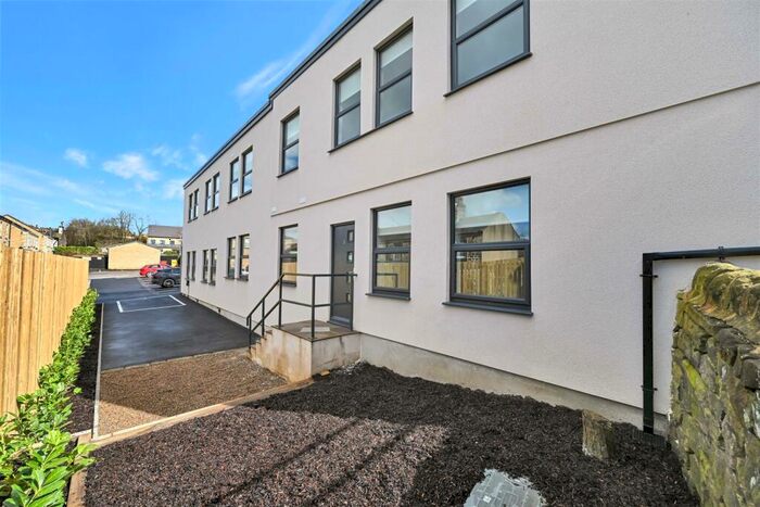 2 Bedroom Apartment To Rent In Woodleigh House, Yeadon, Leeds, LS19