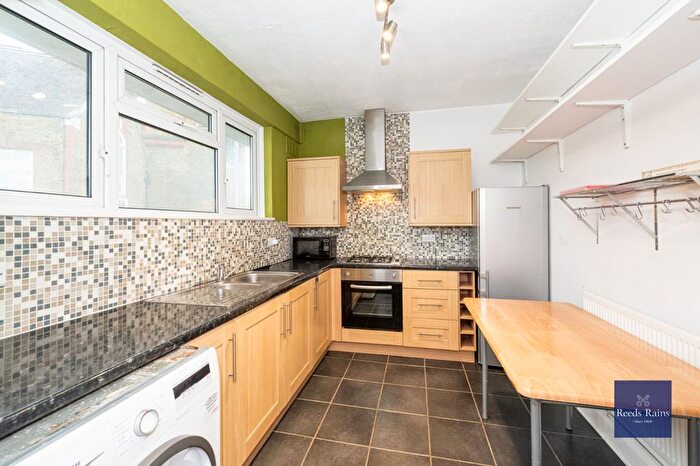 2 Bedroom Flat For Sale In Morley Street, London, SE1