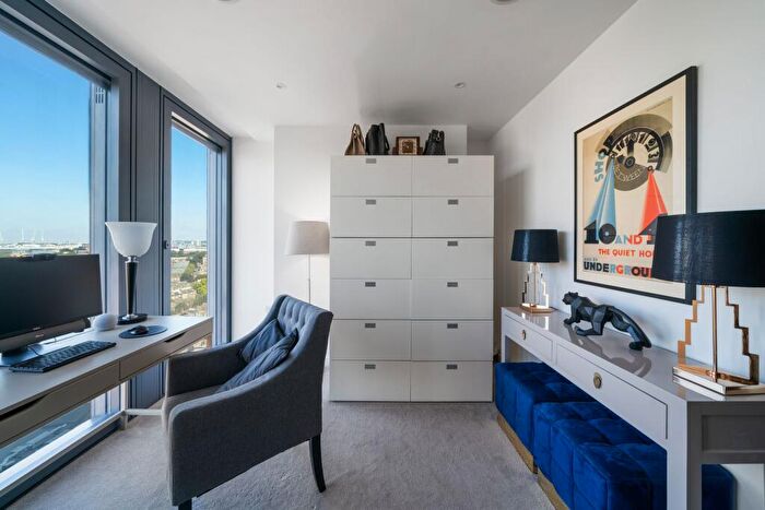 2 Bedroom Apartment To Rent In Chronicle Tower, B City Road, London, EC1V