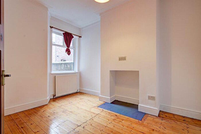 3 Bedroom Terraced House For Sale In Kings Road, Old Trafford, Manchester, M16