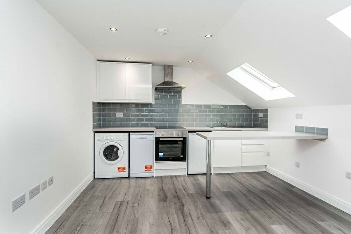 1 Bedroom Flat To Rent In West End Road, Mortimer Common, Reading, RG7