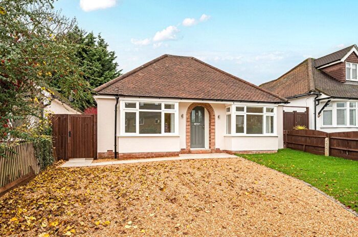 3 Bedroom Bungalow For Sale In West Avenue, Farnham, Surrey, GU9