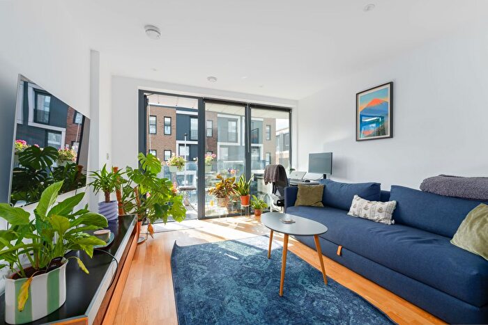 2 Bedroom Flat For Sale In Hawthorne Crescent, London, SE10