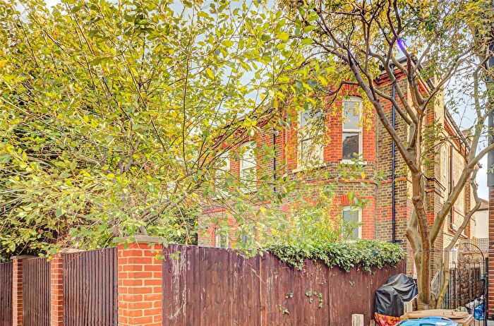 2 Bedroom Flat For Sale In Graham Avenue, Mitcham, CR4